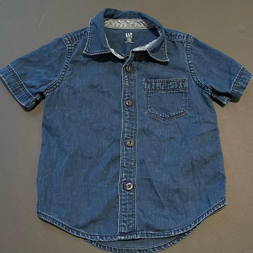 Gap button up